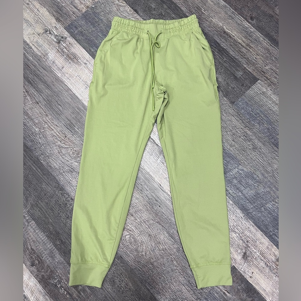 Fabletics High Waisted Performance Joggers Color Fiddle